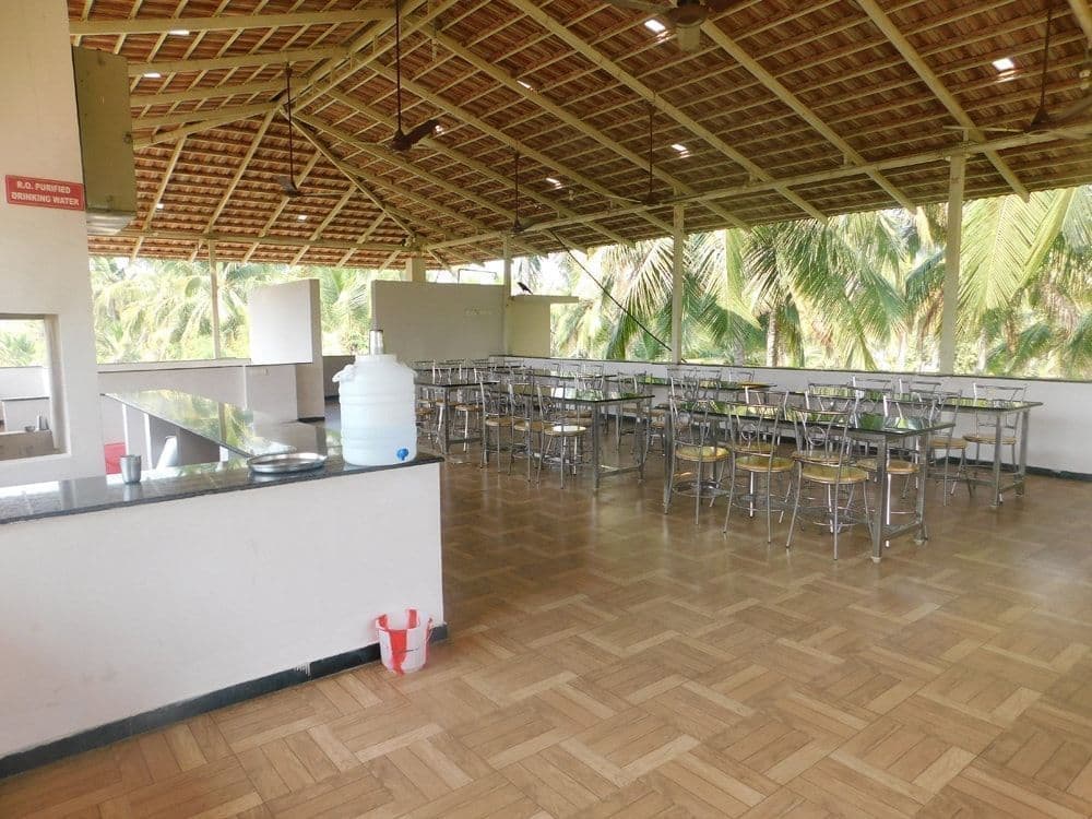 Cafeteria & Dining
